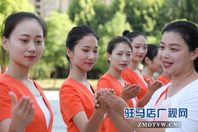 第二十一屆“中國農(nóng)加工洽談會”政務講解員集體換裝亮相，禮儀服務再升級